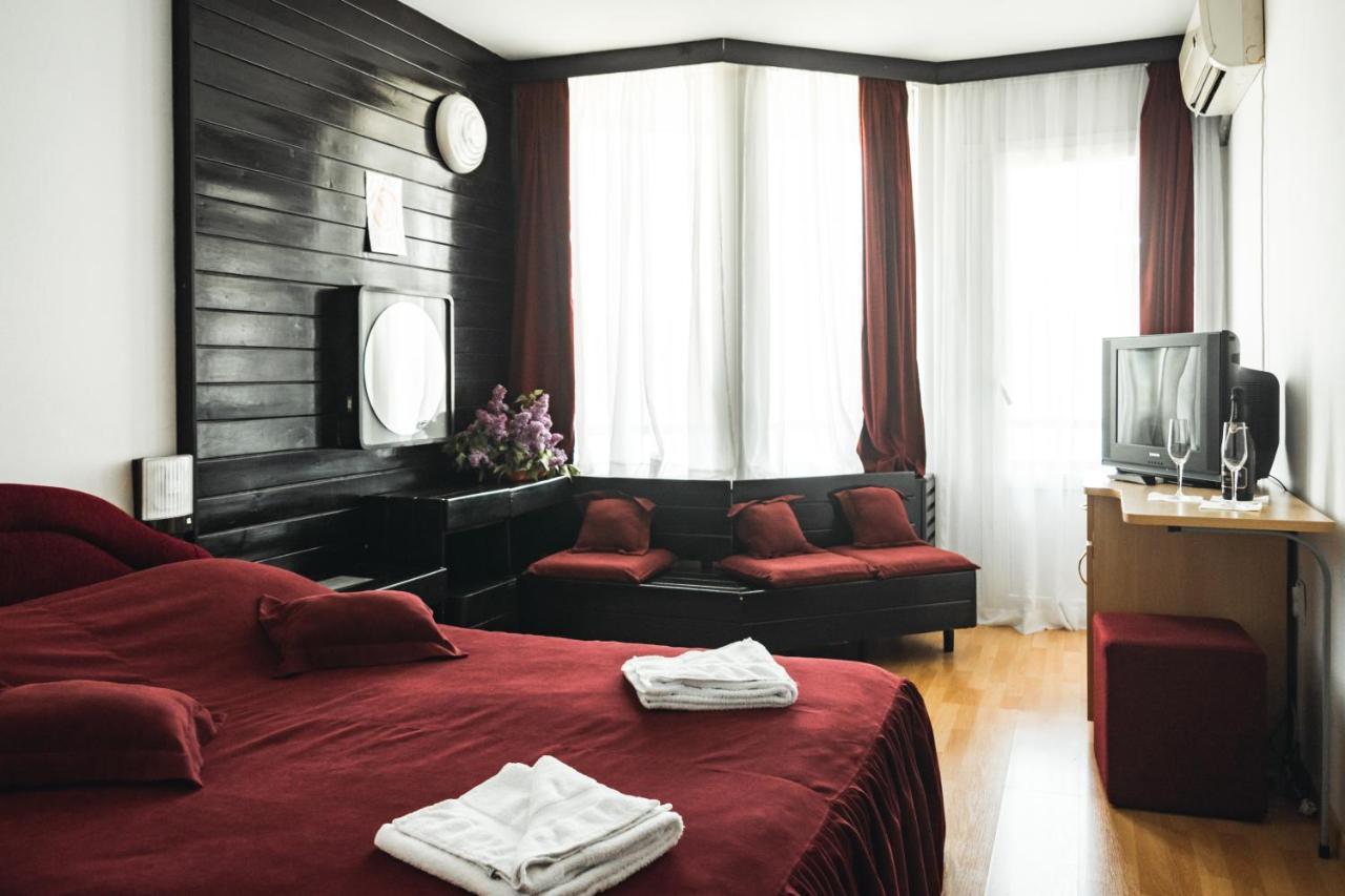 Hotel Lepenski Vir โดนยี มิลาโนวัซ ภายนอก รูปภาพ