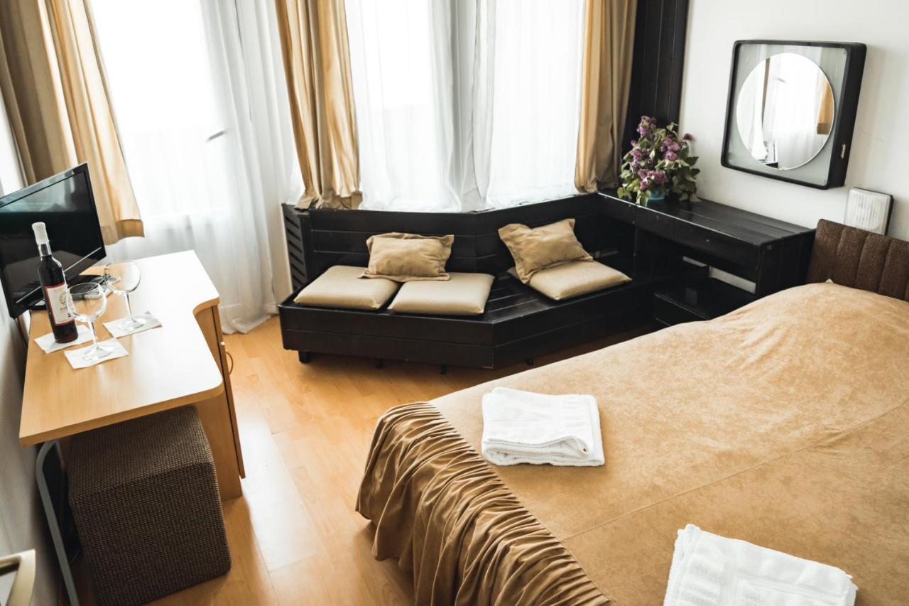 Hotel Lepenski Vir โดนยี มิลาโนวัซ ภายนอก รูปภาพ