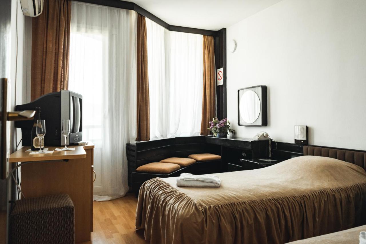 Hotel Lepenski Vir โดนยี มิลาโนวัซ ภายนอก รูปภาพ