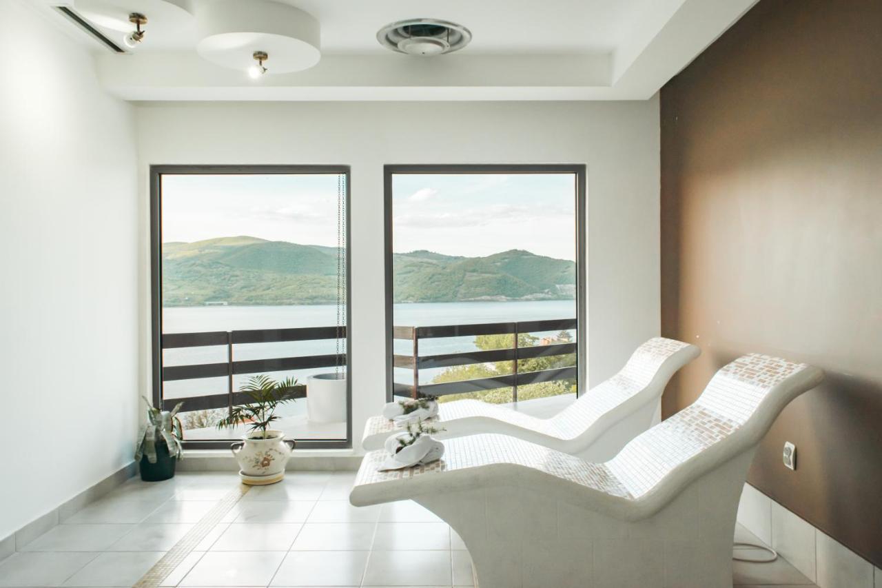 Hotel Lepenski Vir โดนยี มิลาโนวัซ ภายนอก รูปภาพ